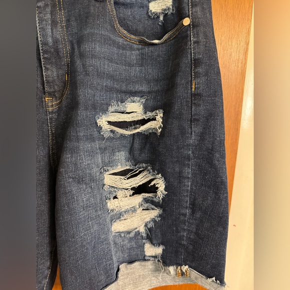 Judy Blue distressed denim Bermuda length shorts, size 1X, gently used condition - Picture 10 of 10